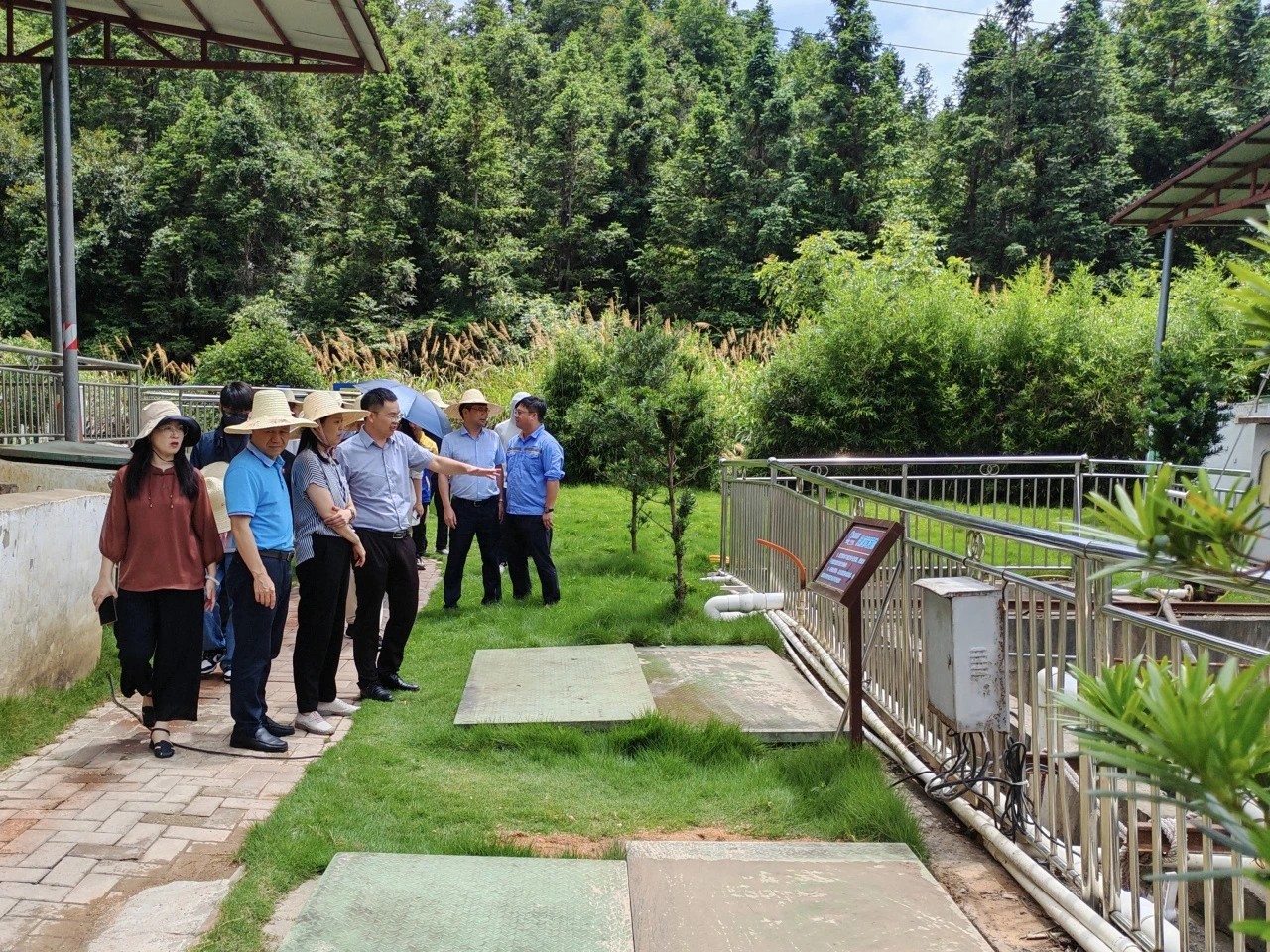 贛州市政協副主席藍文一行蒞臨挺進環保龍南、定南稀土尾水處理站考察調研