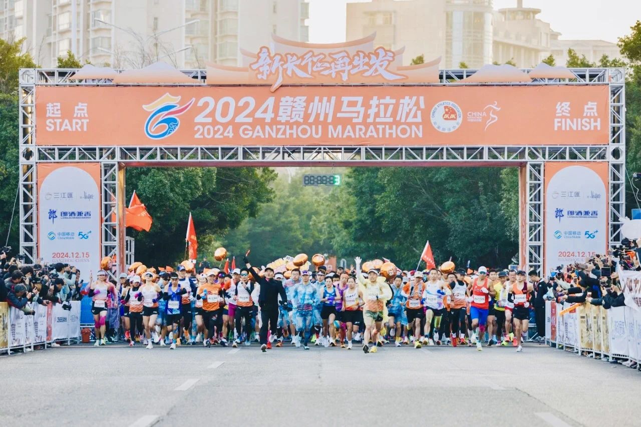 挺進(jìn)環(huán)保與“新長征、再出發(fā)”同行| 組團(tuán)參加贛州市首屆馬拉松比賽