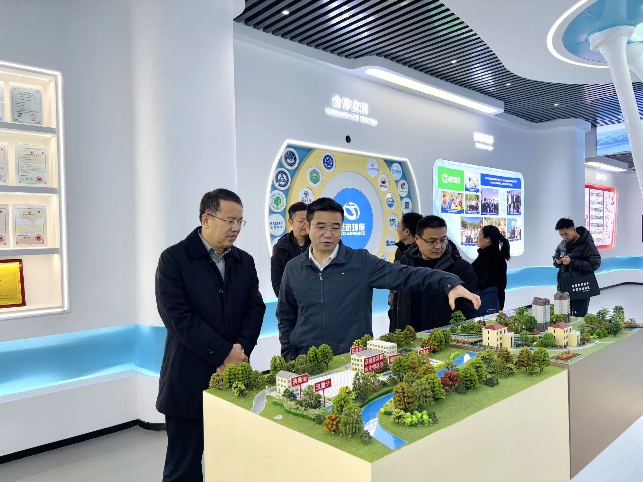 贛州市章貢區(qū)政協(xié)黨組書記、主席楊忠萬一行 蒞臨挺進(jìn)環(huán)保走訪指導(dǎo)